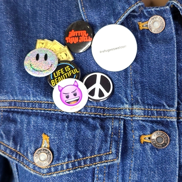 Oversized Jean Jacket Size Small Blue Denim   Embellished Sequined Butterfly Pin - Picture 3 of 8